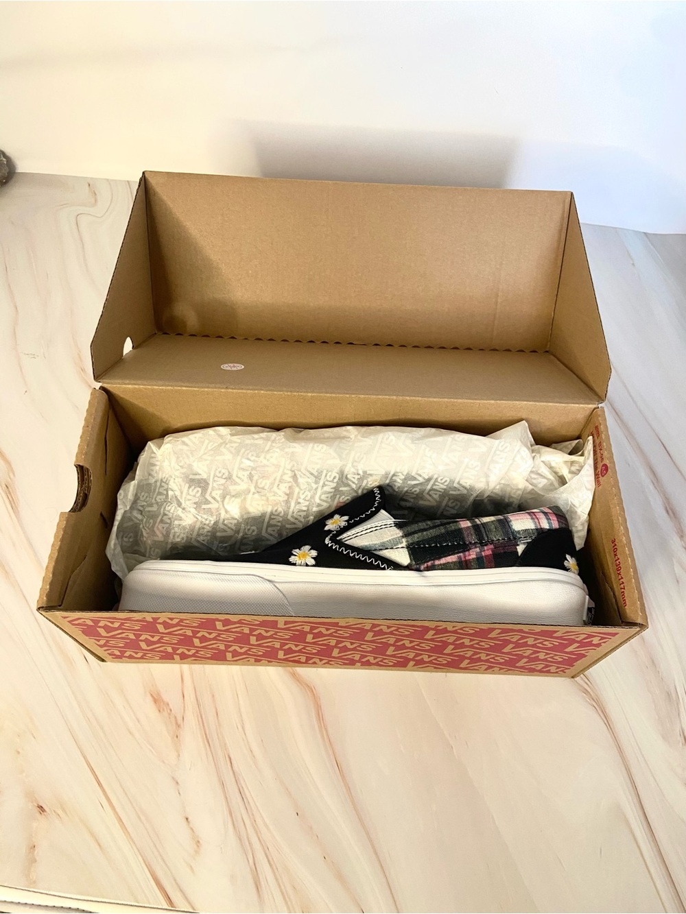 Vans Slip-On Sneakers with Daisy Embroidery - Picture 5 of 5